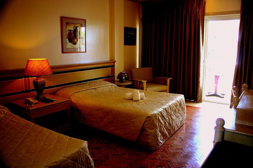 Club Morocco Resort And Country Club Subic Δωμάτιο φωτογραφία