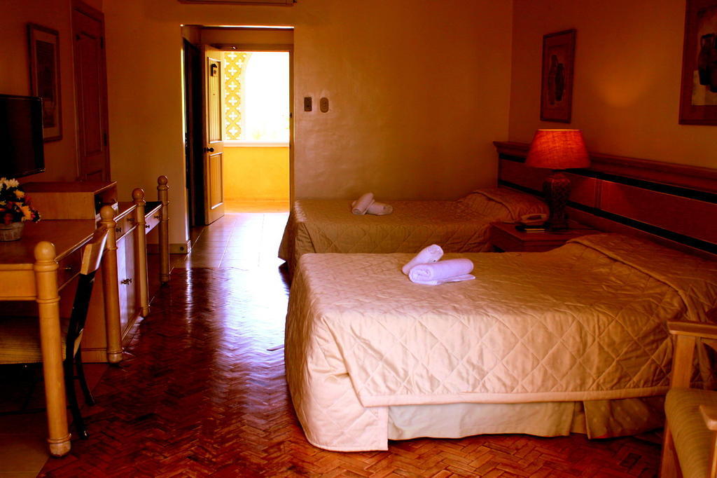 Club Morocco Resort And Country Club Subic Δωμάτιο φωτογραφία