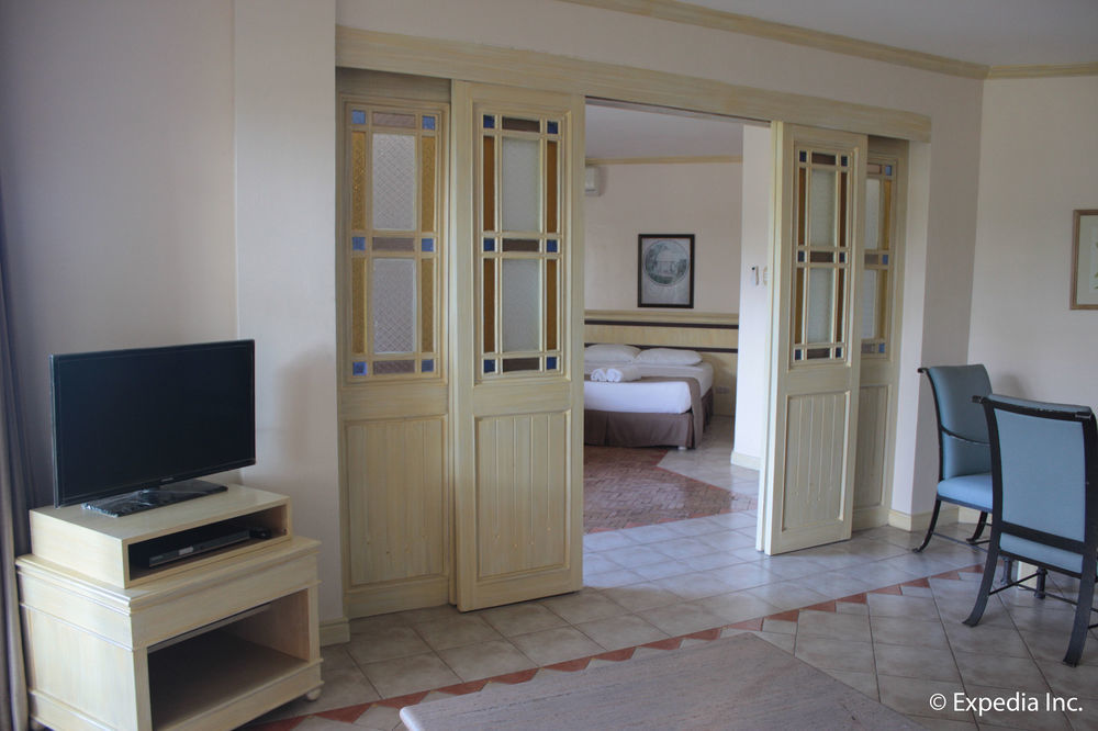 Club Morocco Resort And Country Club Subic Εξωτερικό φωτογραφία