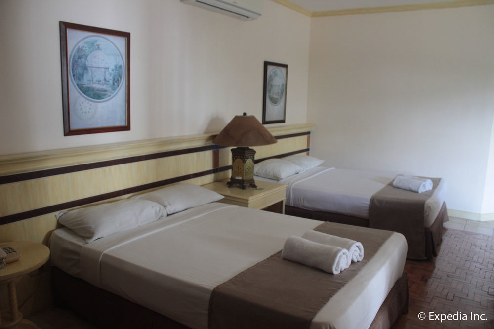 Club Morocco Resort And Country Club Subic Εξωτερικό φωτογραφία