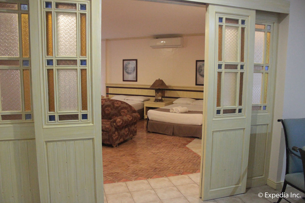 Club Morocco Resort And Country Club Subic Εξωτερικό φωτογραφία